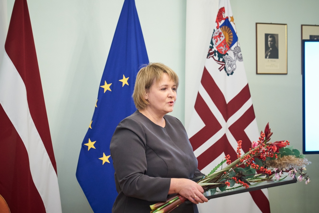 Balvu aizkrauklietei Stellai Lapiņai pasniedza veselības ministrs Daniels Pavļuts.
Autors: Valsts kanceleja