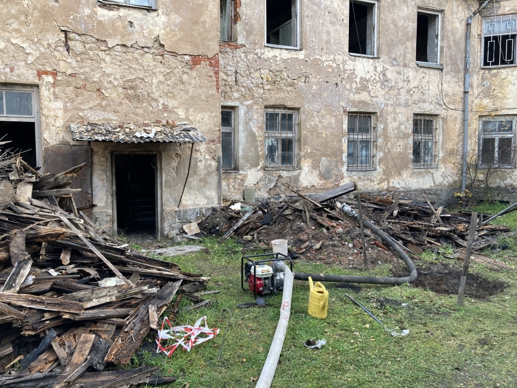 DARBA DAUDZ, lai saglābtu un atjaunotu ēku.
Autors: no biedrības “Laime Saimē”