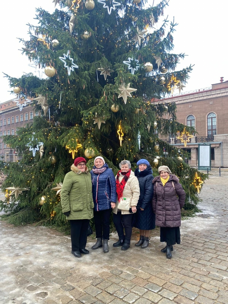 Bauda Ziemassvētku sajūtu. Represētās Monika Dzene (no kreisās), Ilga Tiltiņa, Lība Zukule, Antoņina Midega un Lidija Plečkena, kura tika izsūtīta no Seces. Viņas māsa Lība piedzima izsūtījumā.