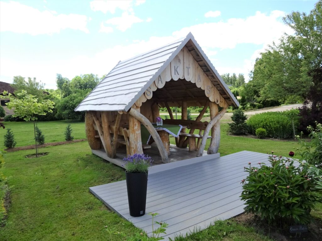 LAPENĪTĒ var baudīt ziedošo skaistumu.