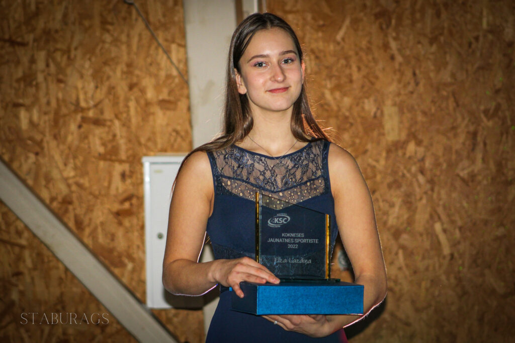 “GADA JAUNATNES SPORTISTE” — šķēpmetēja Elza Lazdiņa.